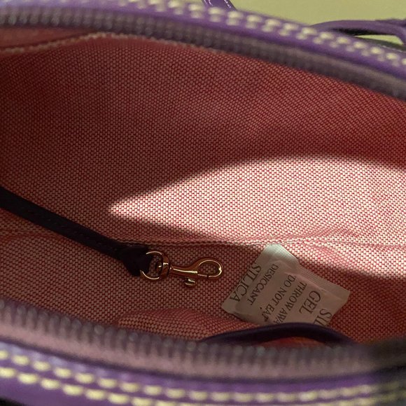 Dooney & Bourke purple barrel bag! - Picture 4 of 5